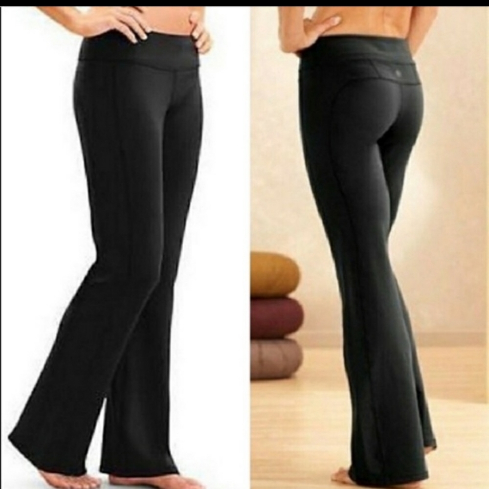 EUC Athleta kickbooty yoga black pants